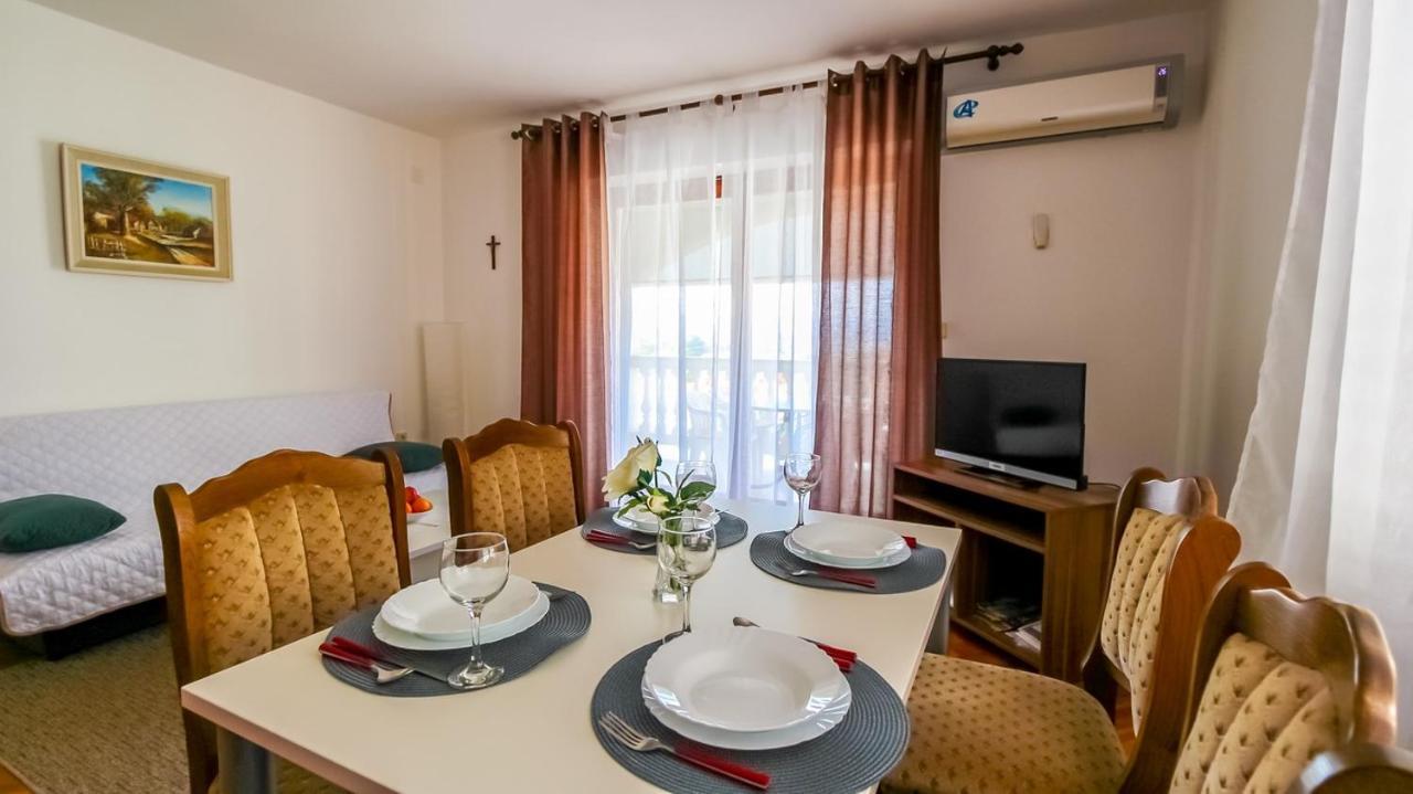 Apartments Katarina K Malinska Exterior foto