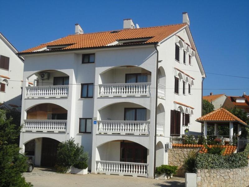 Apartments Katarina K Malinska Exterior foto