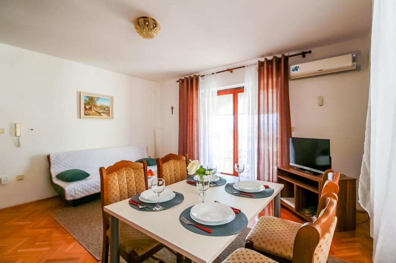 Apartments Katarina K Malinska Exterior foto